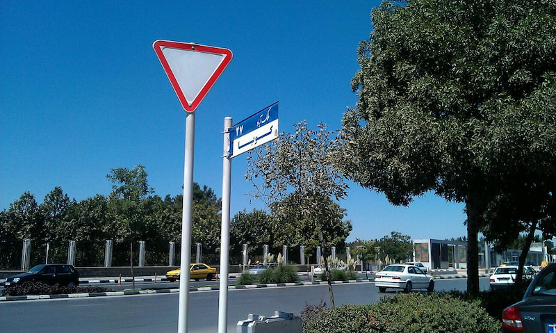خیابان راهنمایی مشهد نزدیک باغ ملک آباد