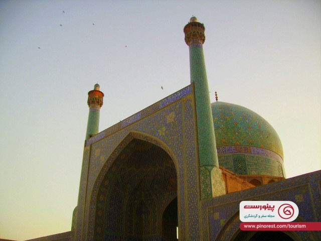 سفرنامهی یک آلمانی در اصفهان - تصویری از گلدستههای مسجد