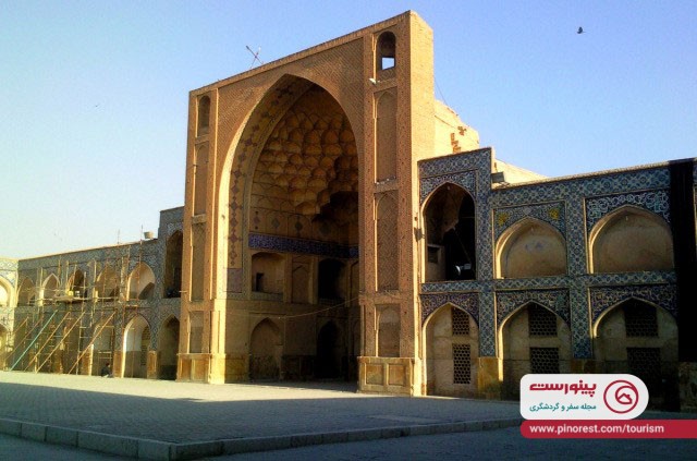 سفرنامهی یک آلمانی در اصفهان - نمایی از ایوان مسجد امام