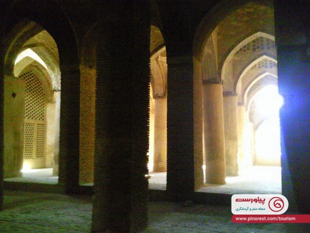 سفرنامهی یک آلمانی در اصفهان - عکسی از ستونهای مسجد امام