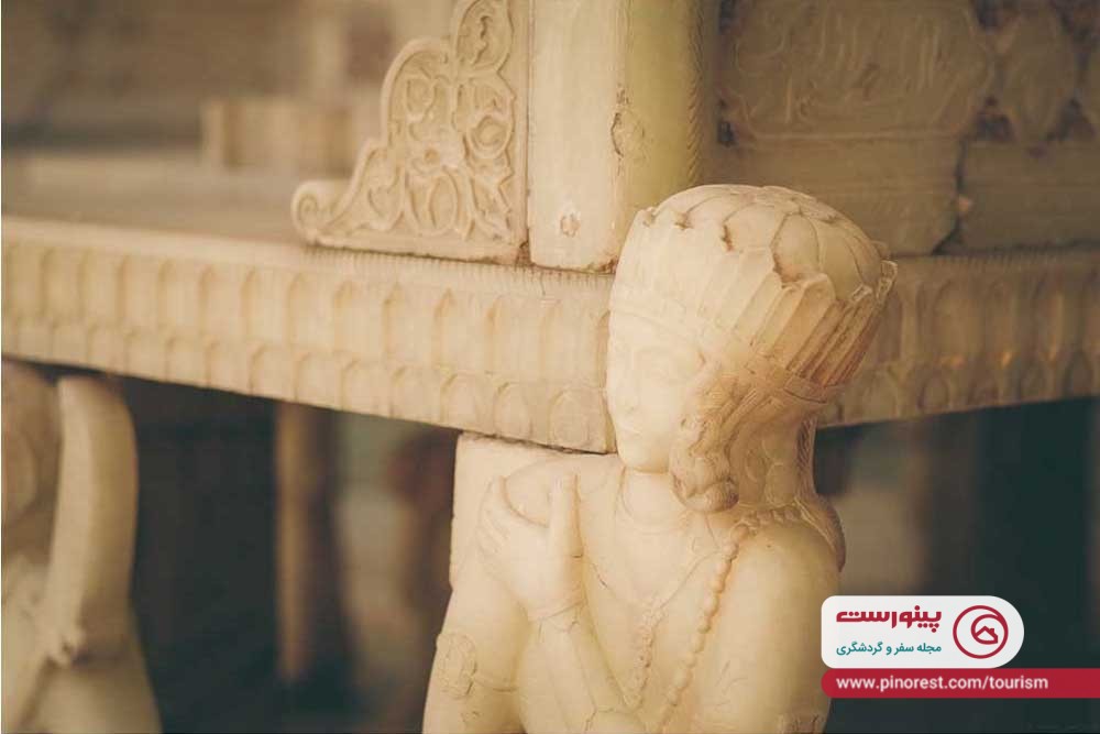 کاخ گلستان - تخت مرمر - مجسمه زیبا
