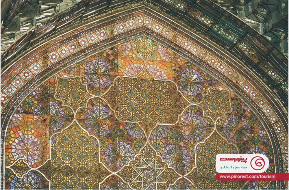 کاخ گلستان - تصویری از معماری و شیشه‌کاری 