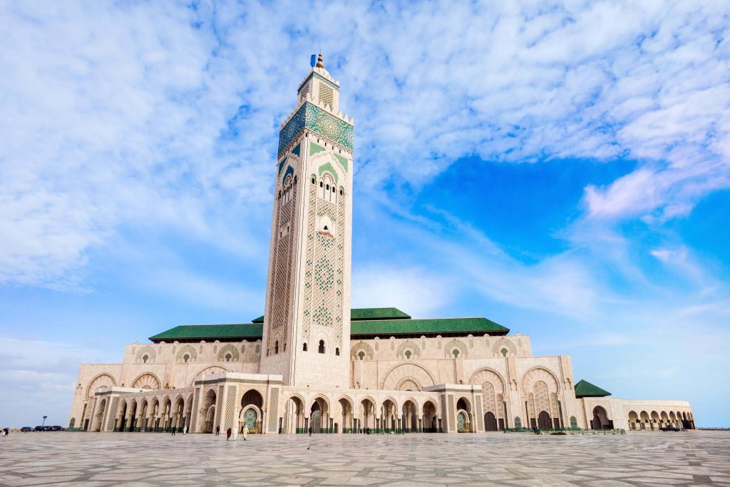 مسجد حسن دوم در مراکش که موزاییک کاری معروفی دارد