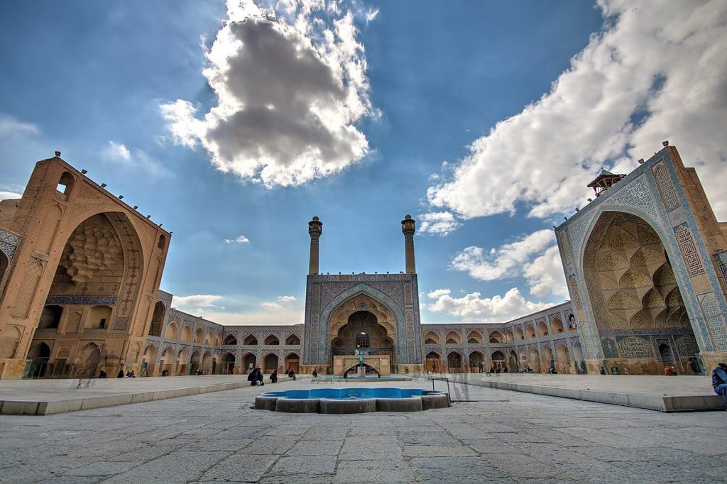 مسجد جامع عتیق اصفهان نمونه‌ای از موزاییک کاری های ایران