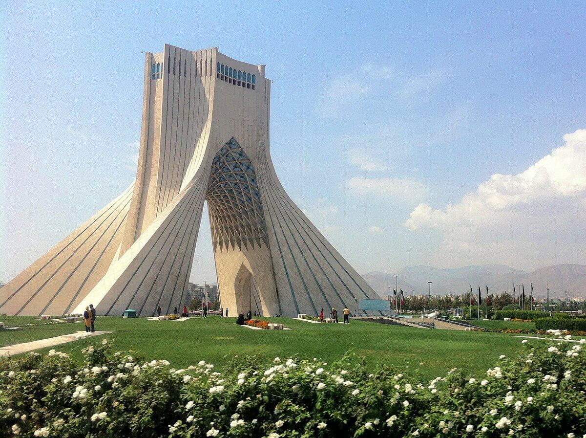 خیابان های اطراف برج آزادی تهران در غرب