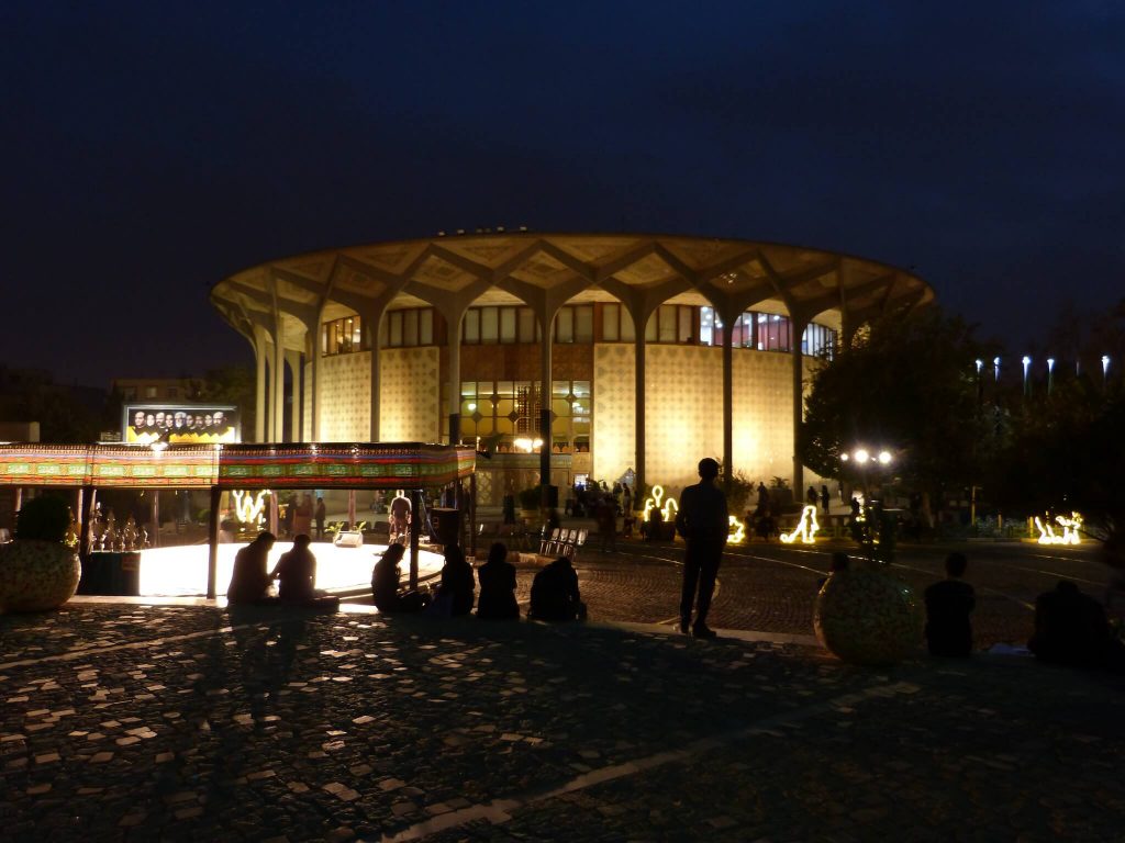 شبنشینیهای اطراف تئاتر شهر تهران