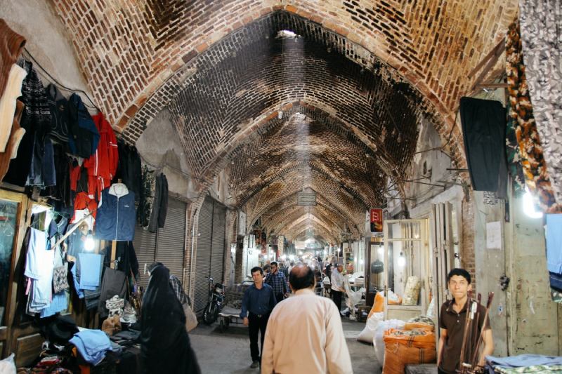 نشانههای آتشسوزی روی سقف بازار