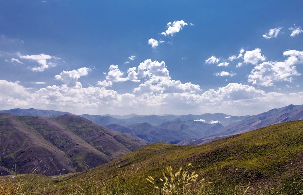 آسمان تمیز و آبی و طبیعت بکر روستای یوش