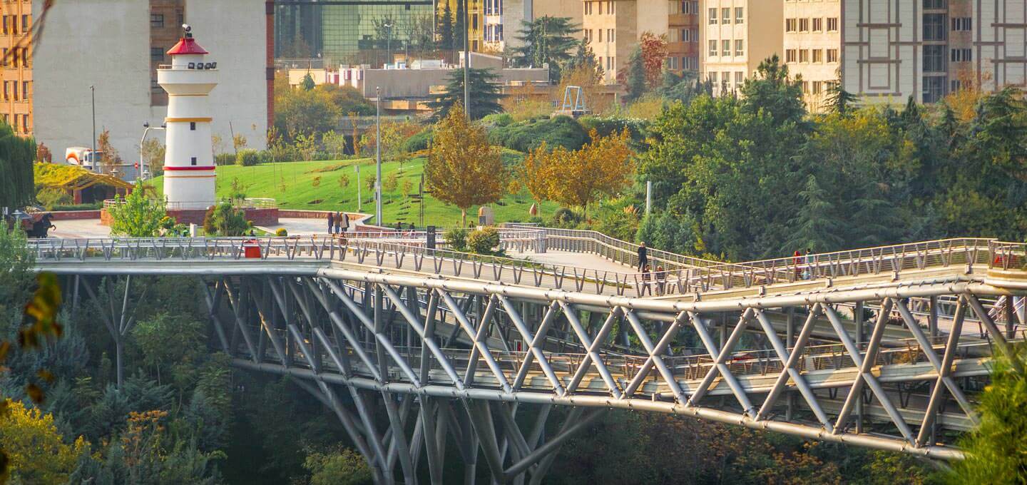 معماری منحصر به فرد پل طبیعت و دیدن آن هنگام عبور ا اتوبان های تهران