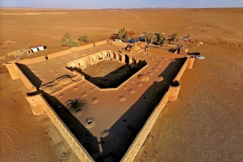 نمایی از کاروانسرای مرنجاب