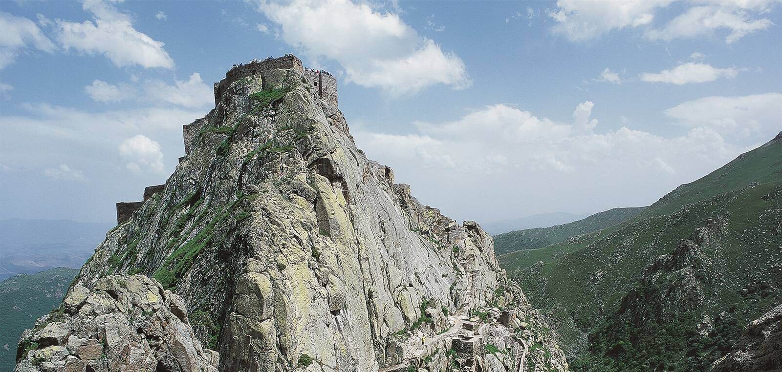 قلعه بابک کلیپر؛ دژ ساسانی که پایگاه مقاومت سرخ جامگان شد
