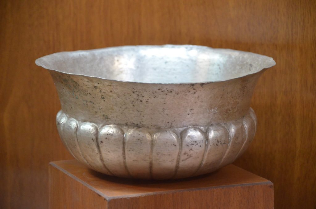 ظرف پیدا شده از هزاران سال پیش