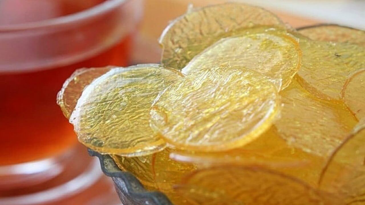 پولکی زعفرانی، خوراکی همراه با چای