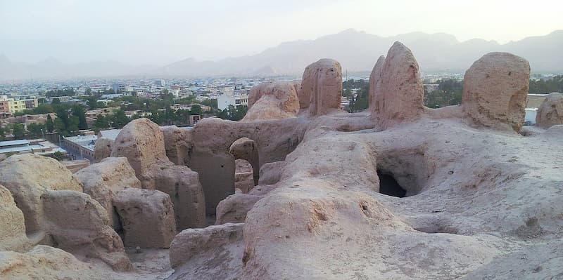 آتشکده آناهیتا یا قلعه دختردر کرمان