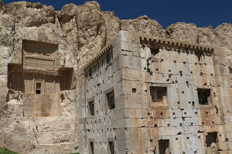 کعبه زرتشت روبهروی نقش رستم