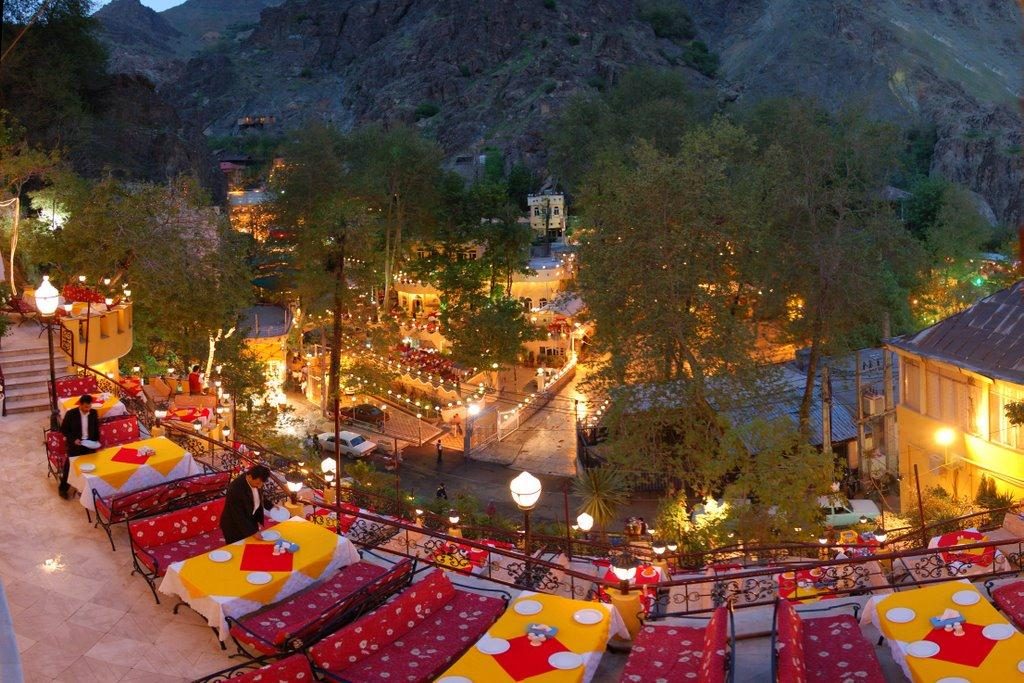 رستوران باغ فرحزاد