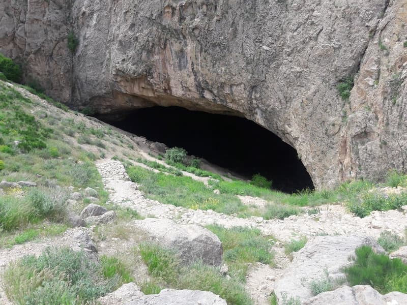 غار رودافشان در شهرستان دماوند
