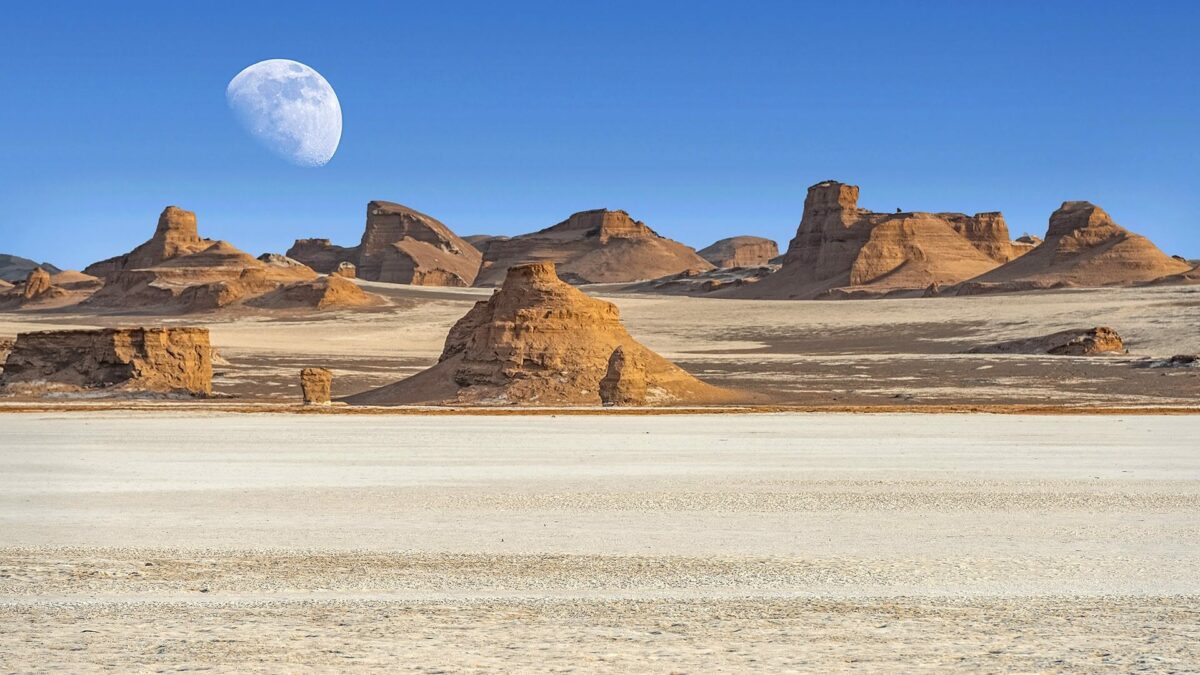 سفر به سرزمین اسرار آمیز کویر لوت؛ اینجا زندگی در جریان است