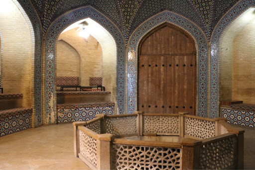 حوضچه آب آرامگاه سعدی