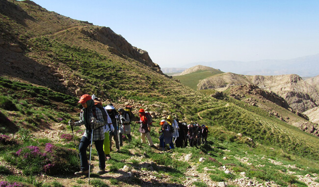 کوهنوردی دریاچه لزور