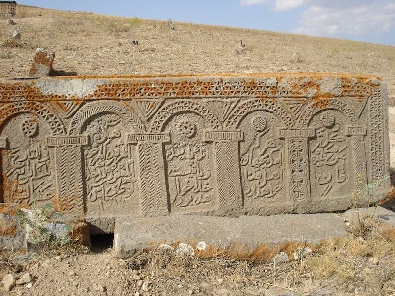 آرامگاه مادر تیمور لنگ در روستای آس
