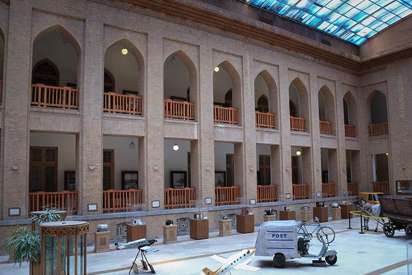 حیاط مرکزی موزه ارتباطات ایران