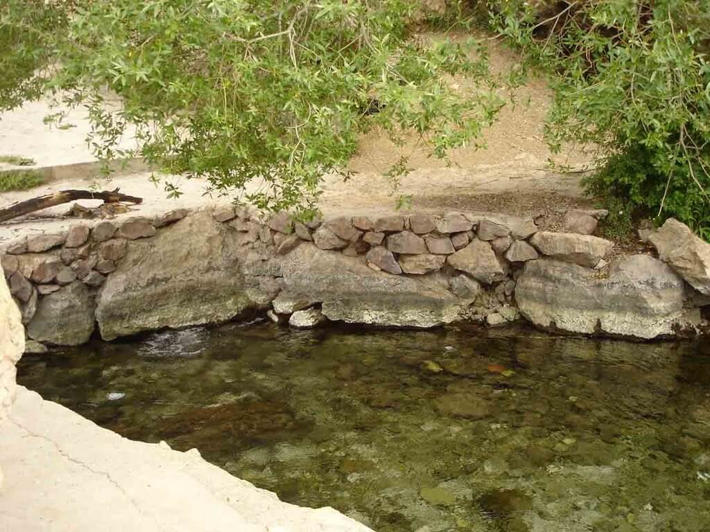 چشمه آب معدنی خمده
