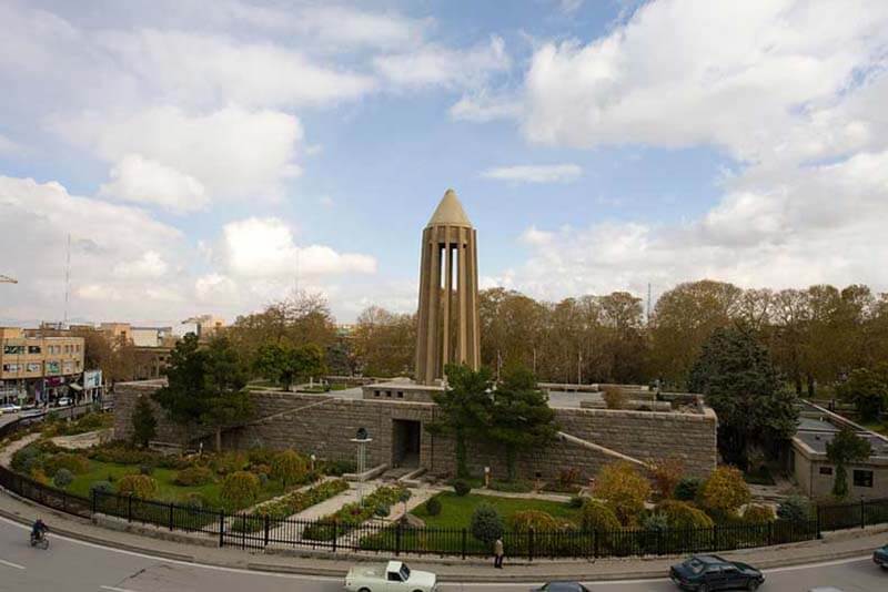 آرامگاه بوعلی سینا