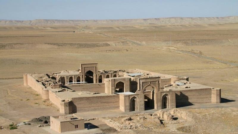 کاروانسرای رباط شرف