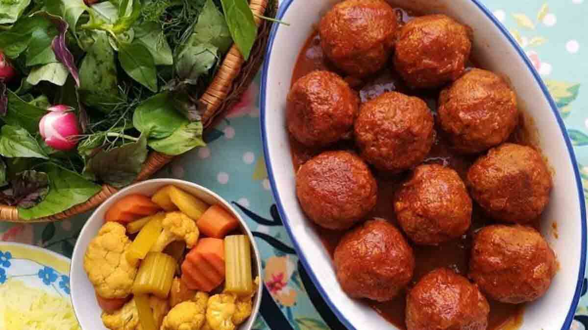 قیمه ریزه نخودچی