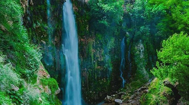 آبشار شیوند و قایق‌سواری در مسیر آن