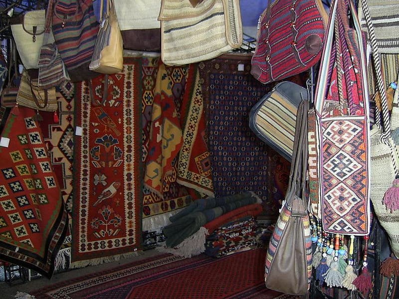 سوغات اردبیل ؛ از عسل تا جاجیم و نمکدان‌بافی
