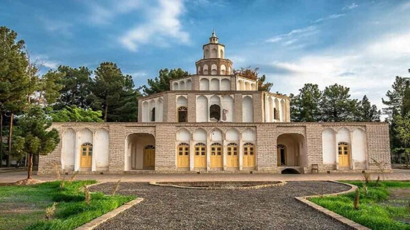 ارگ کلاه فرنگی ؛ عمارتی با معماری زیگوراتی