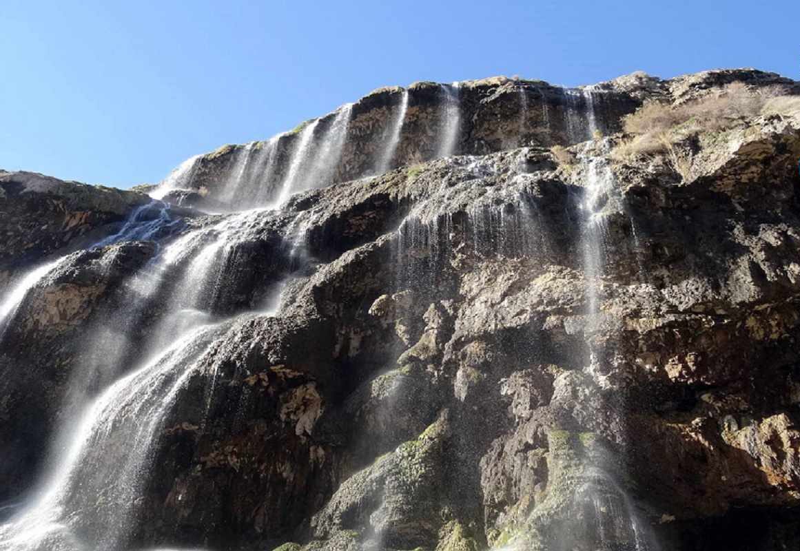 آبشار کمر دوغ