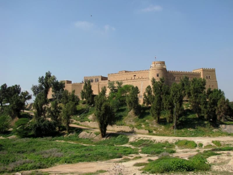 کاخ آپادانا در شوش مشابه کاخ اپادانا تهران