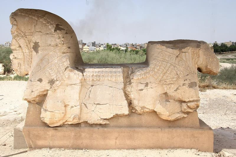 کاخ آپادانا شوش کجاست؟