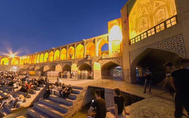 رستوران نیکان نزدیک پل خواجو