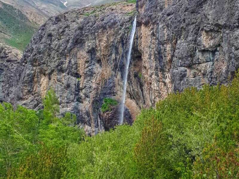 روستا و آبشار سنگان