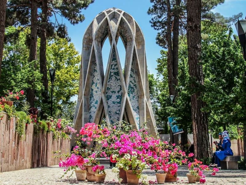 آرامگاه خیام در نیشابور