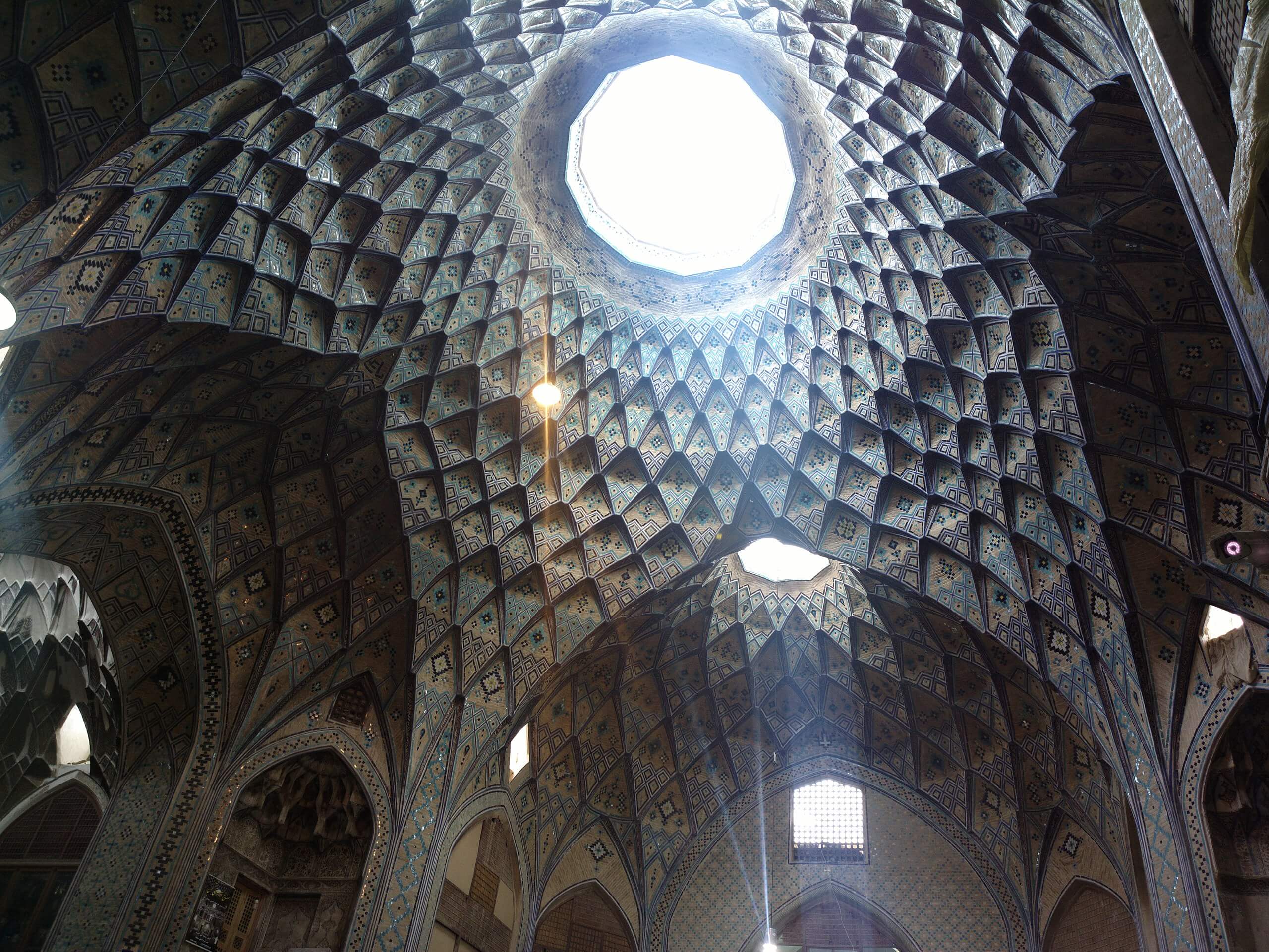 مسیری با بیش از ۴۰ اثر تاریخی