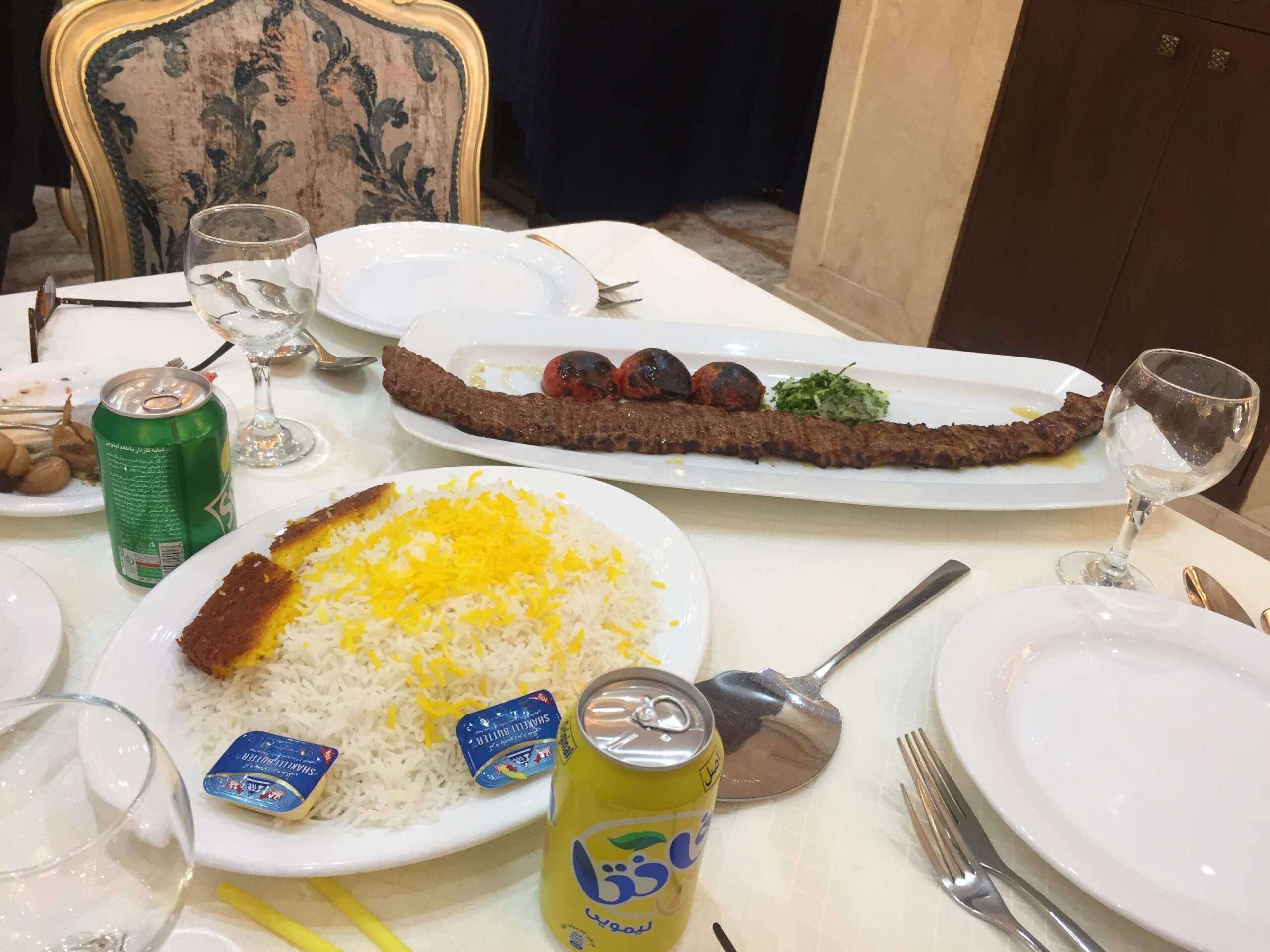 چرا اسم رستوران را گذاشتند راستگو؟