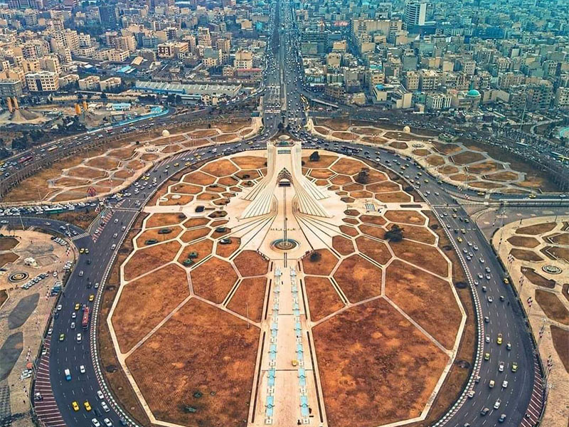 درباره ریشه اسم تهران داستانهای مختلفی وجود دارد.