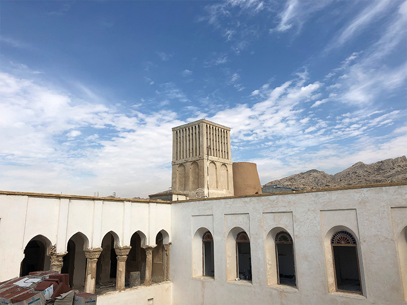 برای اثبات تاریخچه بندر سیراف مدارک زیادی وجود دارد.