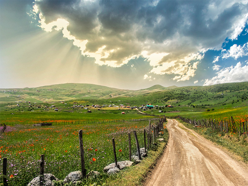 شکردشت در نزدیکی تالش است.