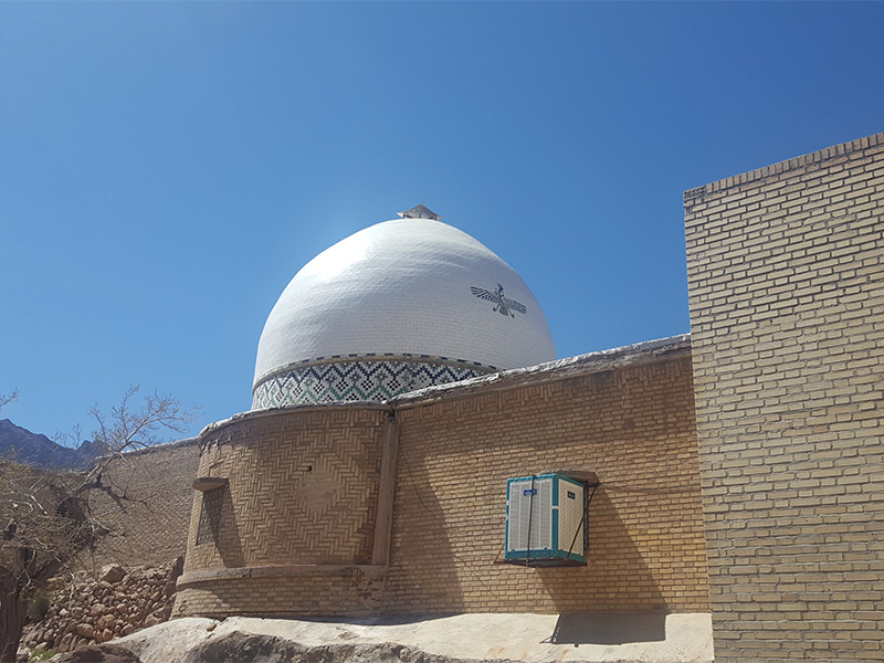 زیارتگاه پارس بانو یکی از مکانهای مقدس زرتشیان است.