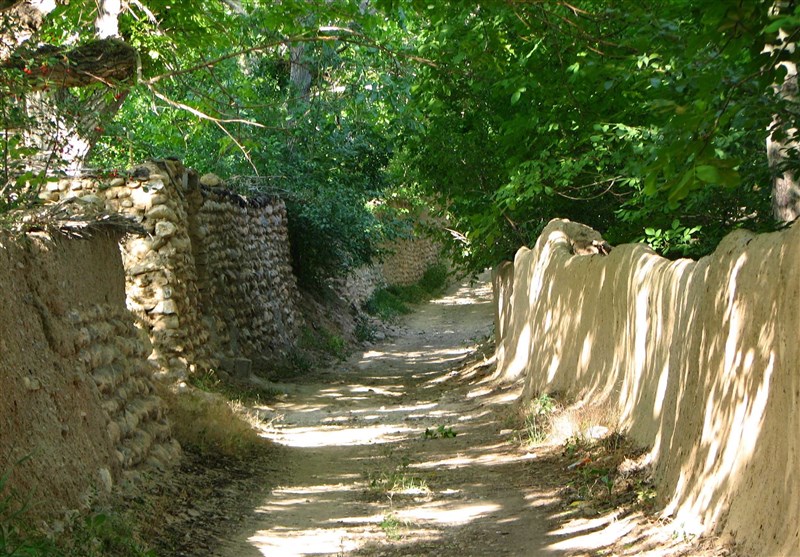 روستای اسفرجان در مسیر دسترسی به روستای هونجان است.