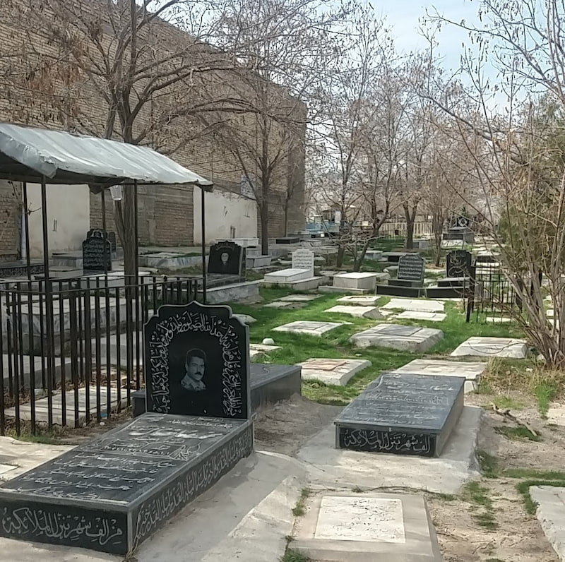 مشاهده و داستان‌پردازی در قبرستان