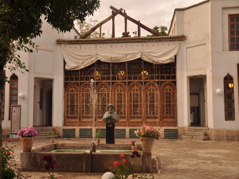 ساعت بازدید از خانه مشروطه