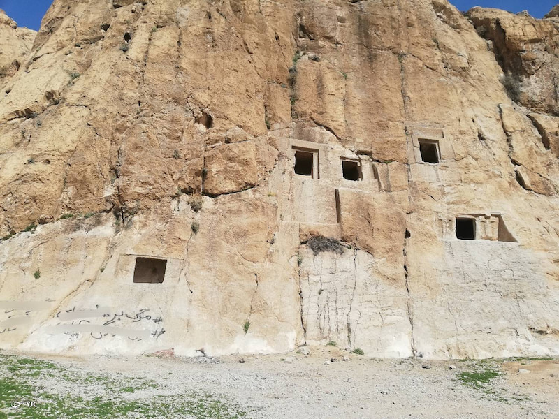 استودان کجاست؟